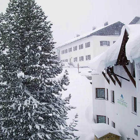 Hotel Büntali 4*